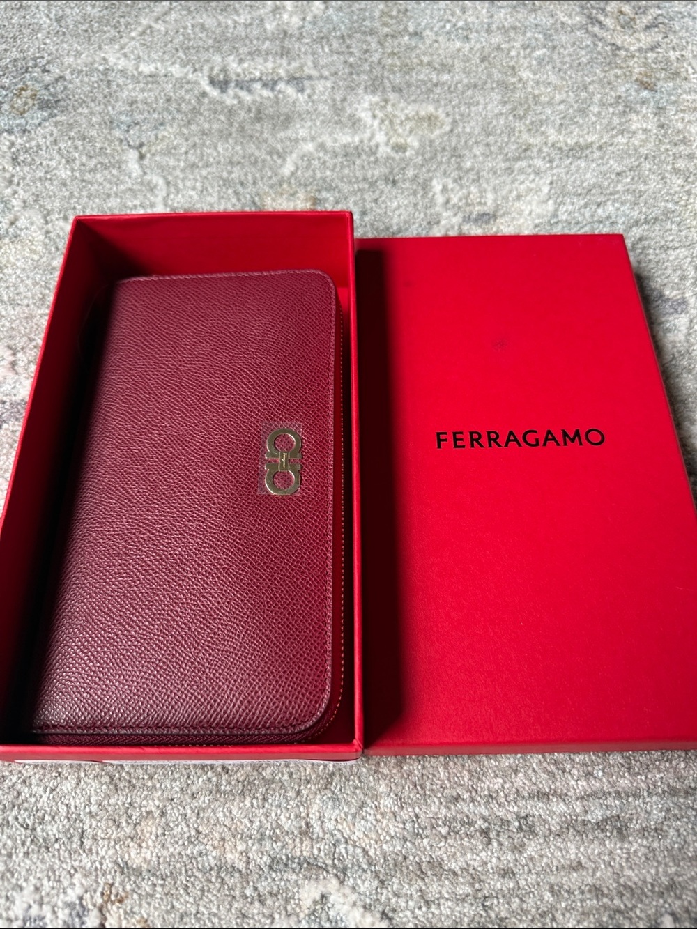 NWT Salvatore Ferragamo Gancini Burgundy Leather Zip Wallet